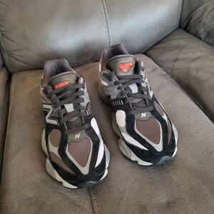 New Balance 9060 black size 7 Men 8.5 Women (new without tags)